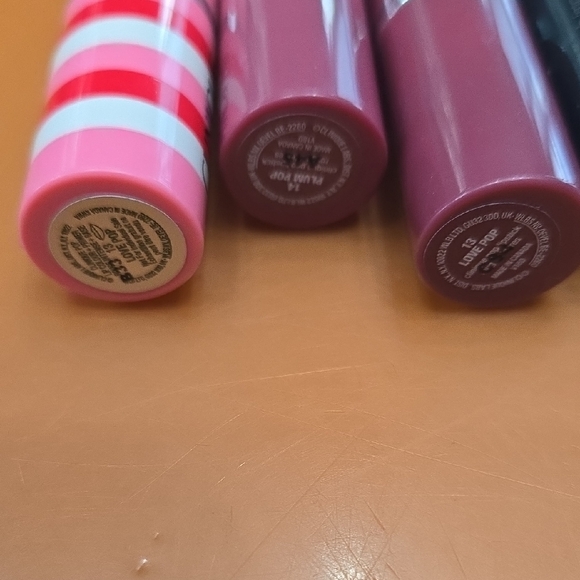 Clinique Mascara, Lipstick and Eyeliner - Picture 2 of 4